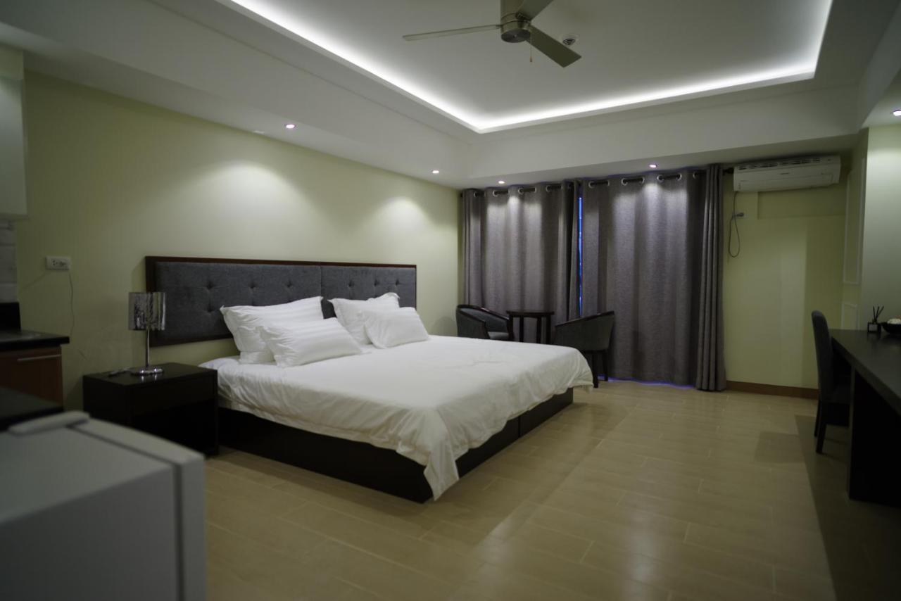 Luxe In Venice Aparthotel Taguig Buitenkant foto